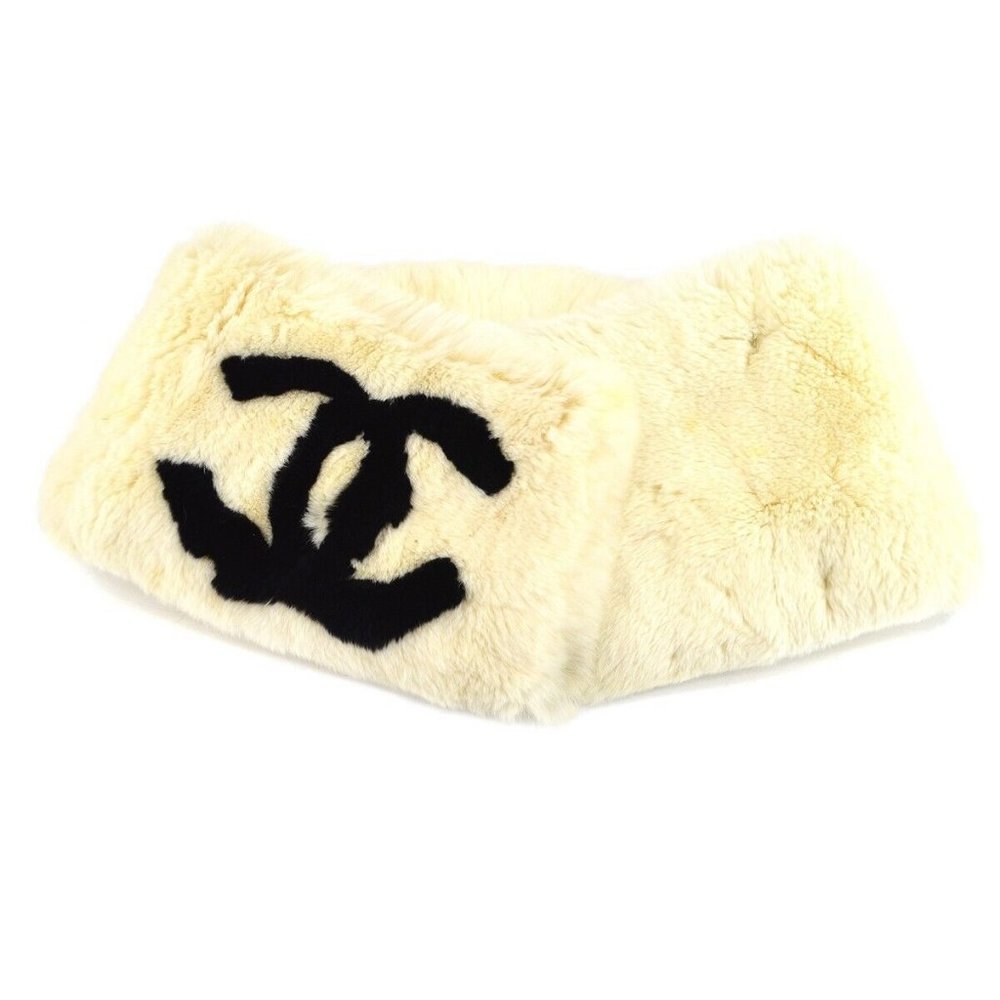 Chanel Fur Shawl Muffler Stole White Small Good